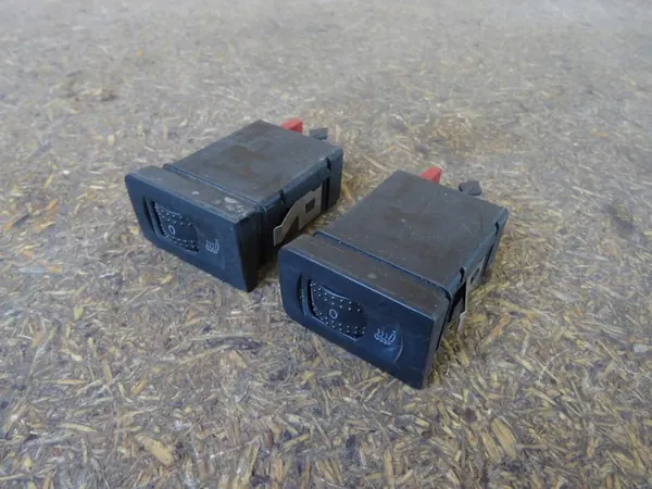 VW Golf IV Zitverwarmingsschakelaar 1J0963563C image 4