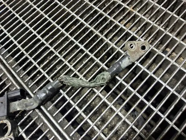 Hyundai negativ polklämma OEM 37180-3Z300 image 3