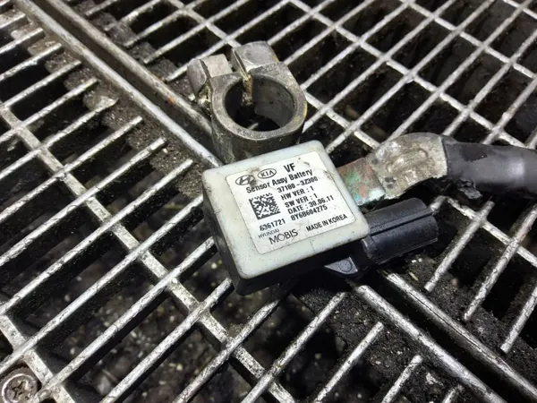 Hyundai negativ polklämma OEM 37180-3Z300 image 5