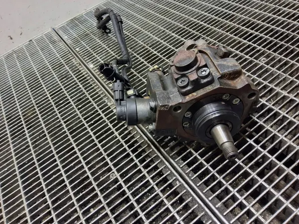 Bomba de inyección Hyundai OE 33100-2A420 usada image 2
