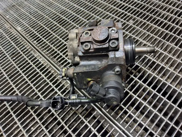 Bomba de inyección Hyundai OE 33100-2A420 usada image 3