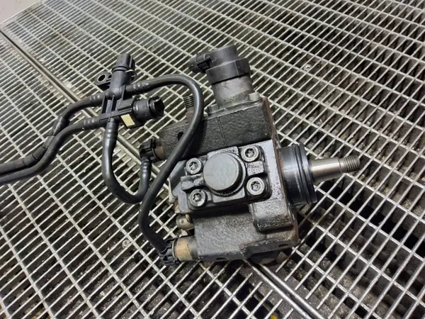 Bomba de inyección Hyundai OE 33100-2A420 usada image 4