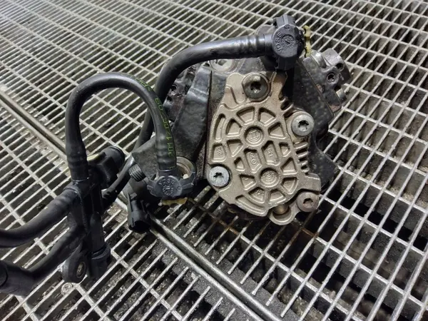 Bomba de inyección Hyundai OE 33100-2A420 usada image 6