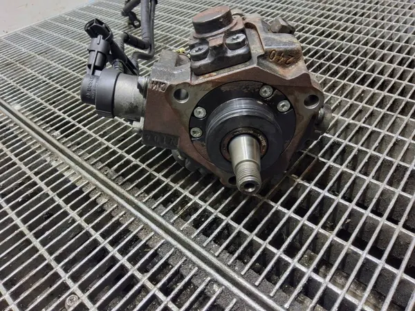 Bomba de inyección Hyundai OE 33100-2A420 usada image 7
