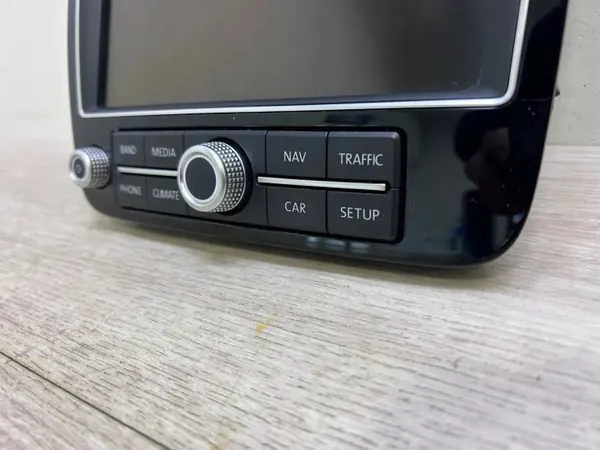 VW Touareg navigointinäyttö OEM 7P6919603L image 10