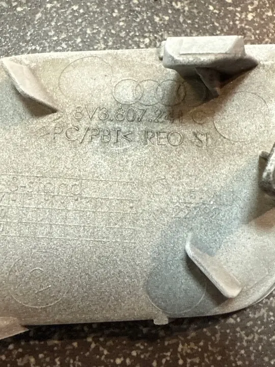 AUDI A3 8V Tapón de Parachoques Delantero OE 8V3807241C image 2