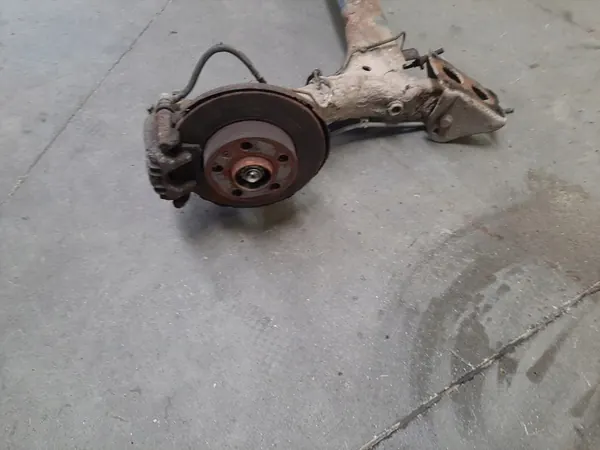 Traversa Posteriore VW Golf IV 97-05 image 3