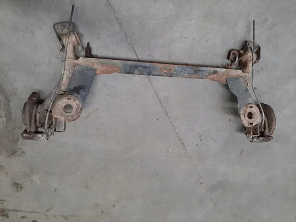 Traversa Posteriore VW Golf IV 97-05 image 4