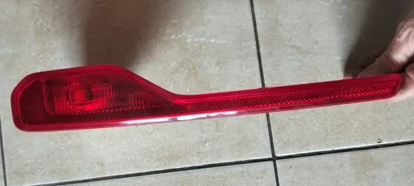 Refletor Volvo XC40 Para-choques Traseiro Direito OEM 31656866 image 2
