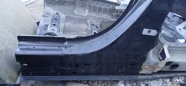 BMW 3 G20 G21 Vasen Kynnys OEM Käytetty Osat image 3