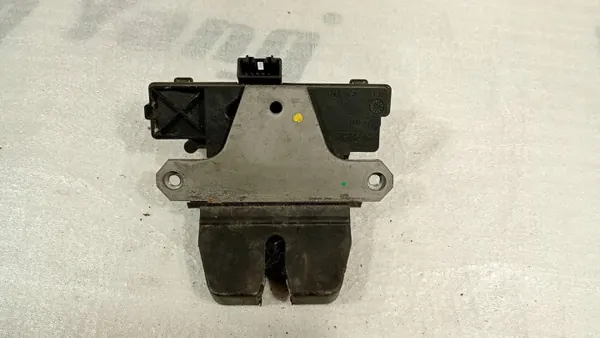 Serrure de coffre FORD FOCUS II 2 OEM FOCUS II 2 image 2