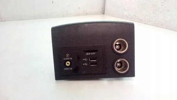 USB-pistorasia ja tupakansytytin Infiniti Q50 OEM 284H34GA0B image 10