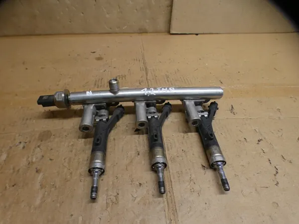 PEUGEOT 308 T9 Rampa de combustível com injetor 1.2 THP image 1