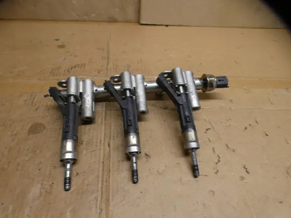 PEUGEOT 308 T9 Rampa de combustível com injetor 1.2 THP image 4