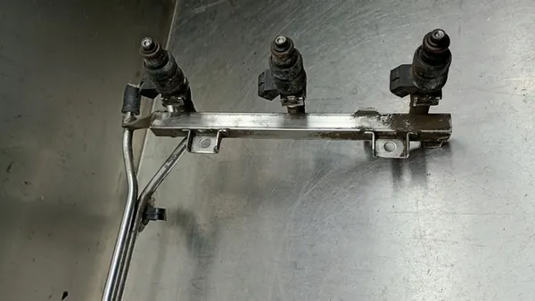 Rampe de carburant Audi A6 C5 2.4 2.8B V6 078133681AJ image 2