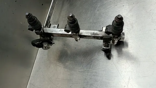 Rampe de carburant Audi A6 C5 2.4 2.8B V6 078133681AJ image 3