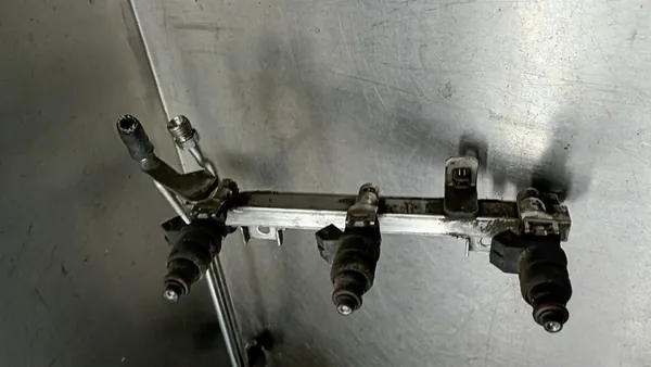 Rampe de carburant Audi A6 C5 2.4 2.8B V6 078133681AJ image 5