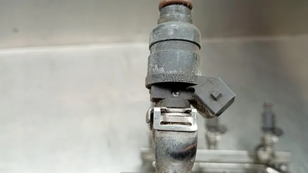 Rampe de carburant Audi A6 C5 2.4 2.8B V6 078133681AJ image 8