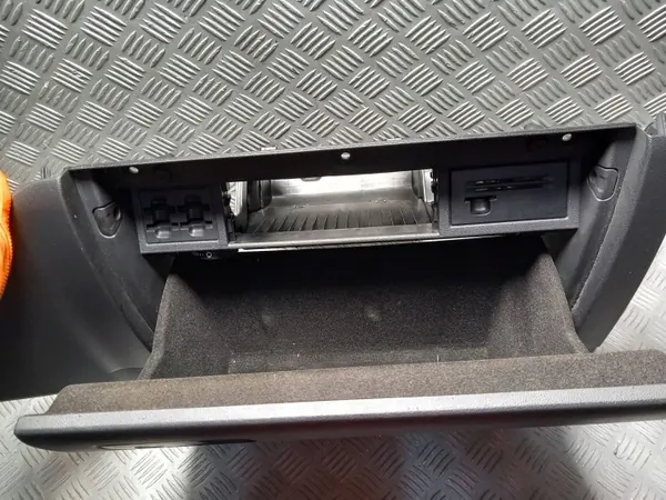 VW Golf VII Passagerarsida Konsolfack OEM 5G1857285E image 8