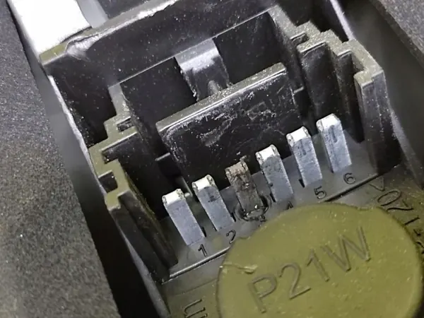 LAMPE ARRIÈRE DROITE RENAULT MEGANE II KOMBI image 5