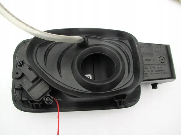 AUDI A4 B9 2016 Bränsletank Lock OE image 3