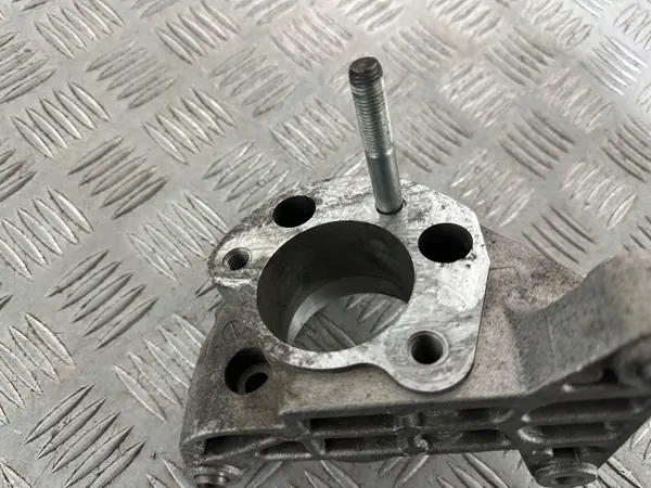 Lancia Delta III 1.6 JTD Halvaxelfäste OEM 55203363 image 9