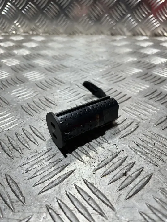 Hub Port USB OEM PU5T-19J211-FA pour Ford Kuga III image 2