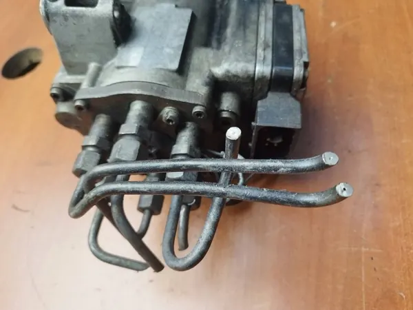 Audi Polttoainepumppu A6 S6 0470506002 059130106D image 4