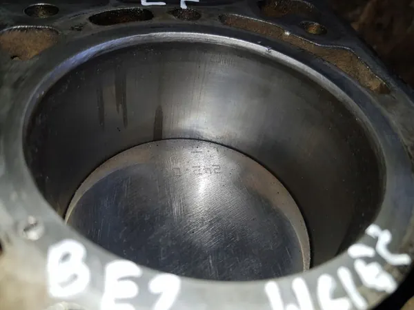 Bloc moteur inférieur OEM mercedes413 pour Mazda 6 GG 2.0 16V LF image 8