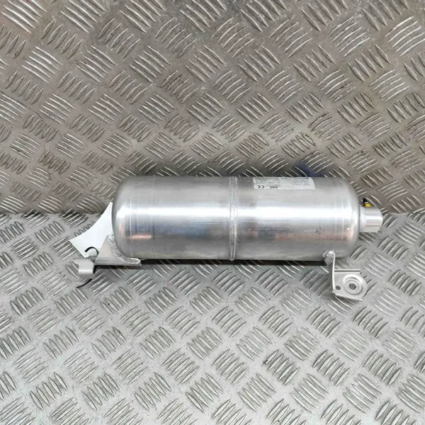 Volvo XC60 2019 Hintere Luftfederung Tank OEM 31429962 image 2