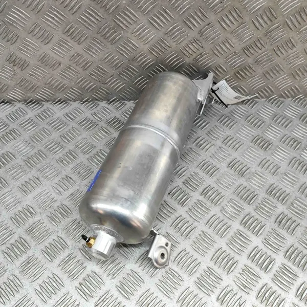 Volvo XC60 2019 Hintere Luftfederung Tank OEM 31429962 image 4