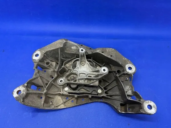 OEM 4G0399263AC Etuvaihteiston kiinnike Audi A8:lle image 5