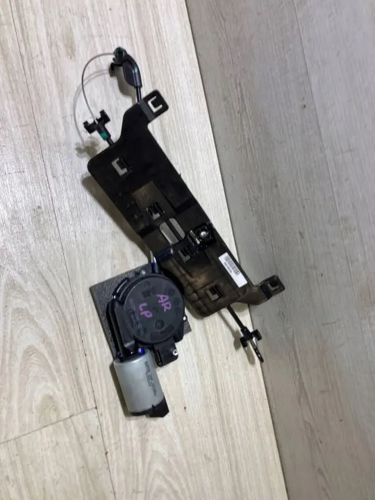 OEM 5030024A Vasen etuistuimen moottori Renault Arkana image 2