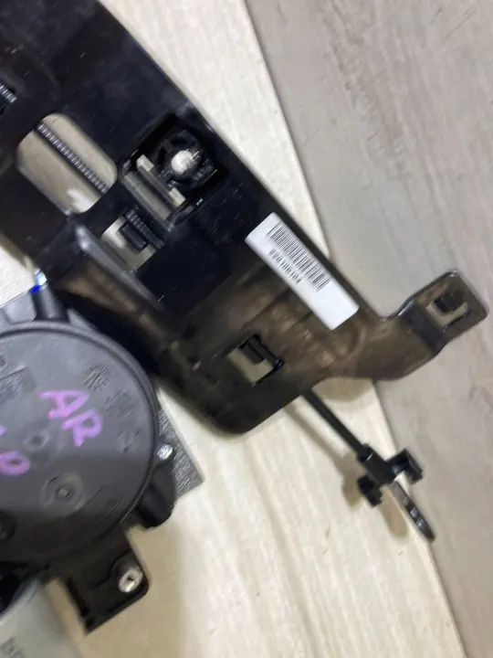 OEM 5030024A Vasen etuistuimen moottori Renault Arkana image 3
