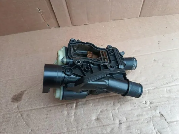 Boîtier de thermostat OEM 9849443980 pour Peugeot 308 II image 5