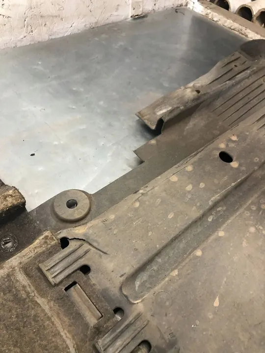 Audi A5 Vänster Underredsskydd image 3