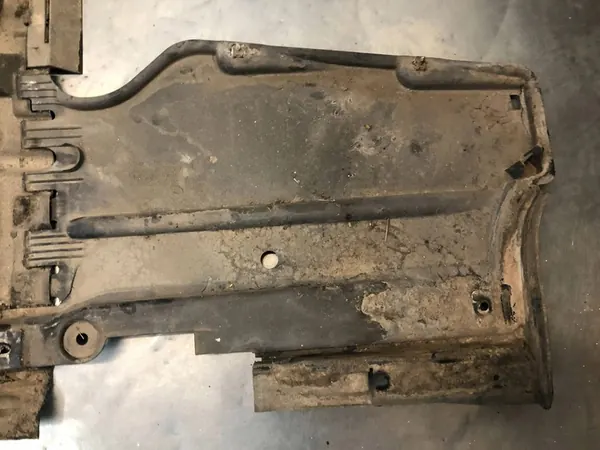 Audi A5 Vänster Underredsskydd image 7