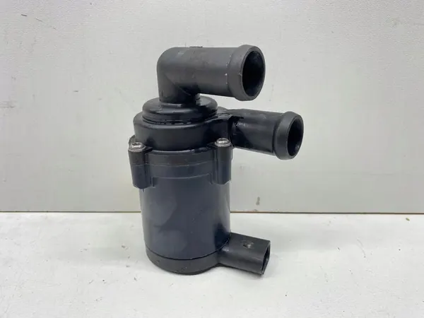 Extra vattenpump Porsche Cayenne 2010- image 2