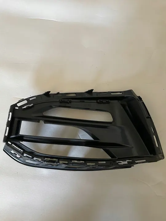 Copertura griglia paraurti destro BMW F40 image 2