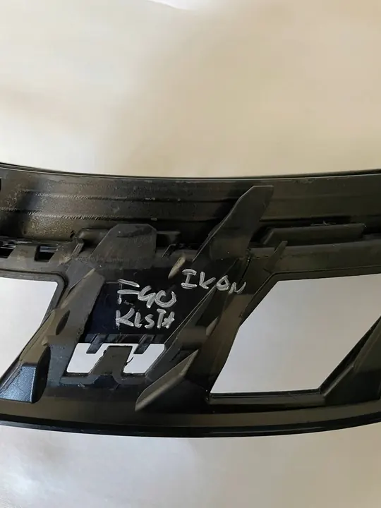 Copertura griglia paraurti destro BMW F40 image 3