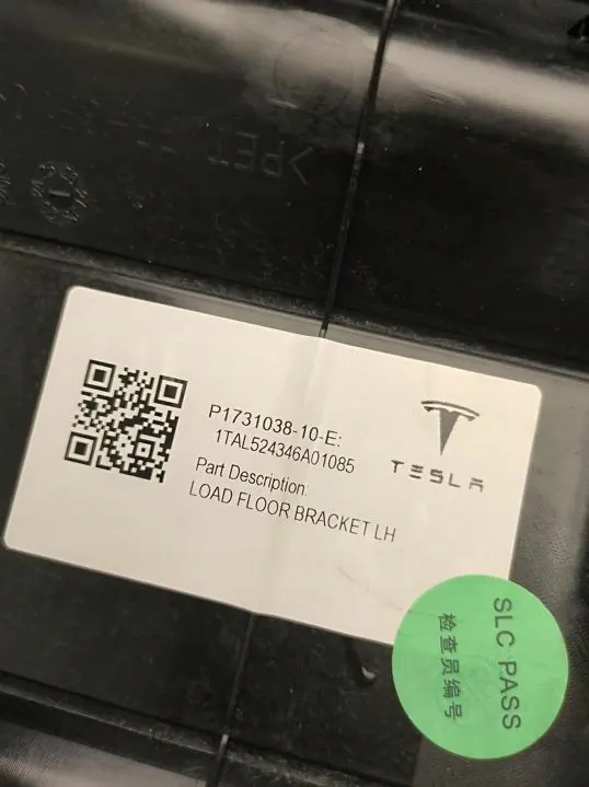 Tesla Model 3 2025 linker kofferbakvoering OEM P173103810E image 4