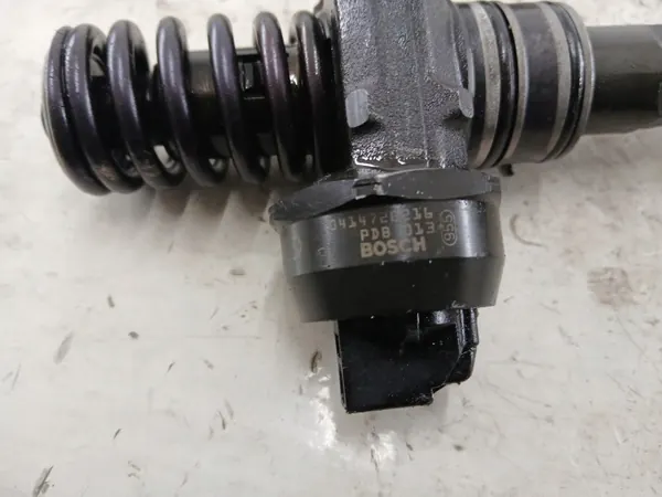 Einspritzdüse Audi A6 C5 1.9 TDI OEM 038130073BA image 5