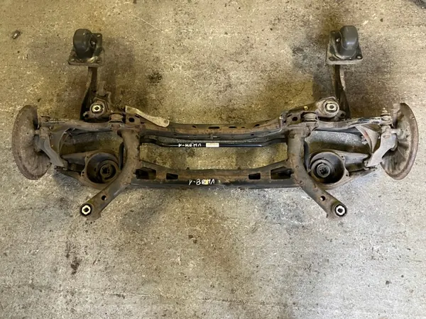 Taka-akselin palkki OEM 3Q0505447A Passat B8:lle image 2