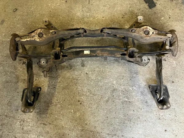 Taka-akselin palkki OEM 3Q0505447A Passat B8:lle image 8