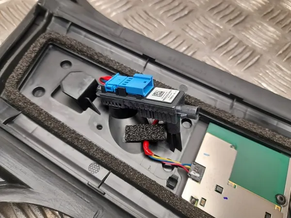 Sarakansi-B Tesla Model Y 2022 Oikea 162563900B image 6