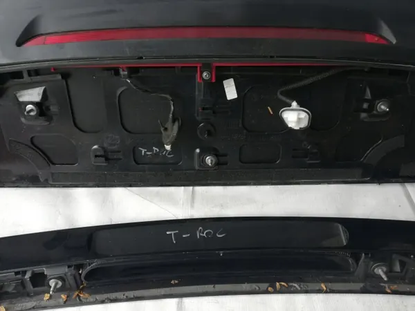 VW T-Roc Spoiler OEM 1234543223 - Heckklappenlippe image 3