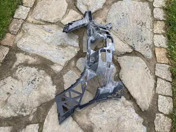 MERCEDES C-Klass Framskärmsglid Däck Höger 2048854265 image 2