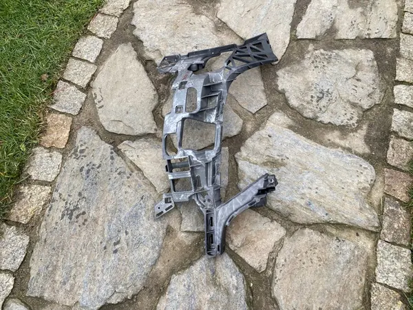 MERCEDES C-Klass Framskärmsglid Däck Höger 2048854265 image 4