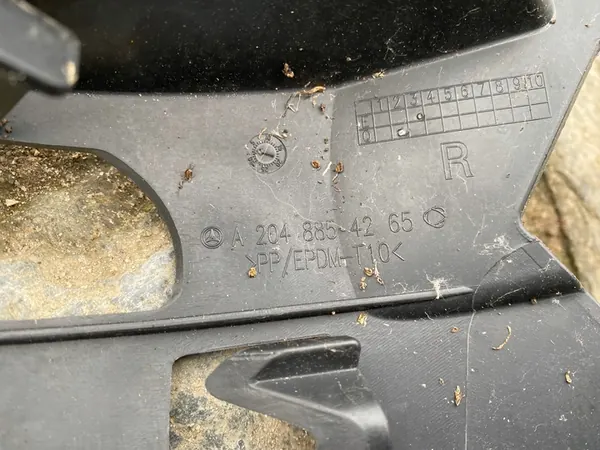 MERCEDES C-Klass Framskärmsglid Däck Höger 2048854265 image 6