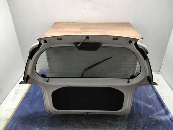 TOYOTA YARIS Rear Hatch image 2